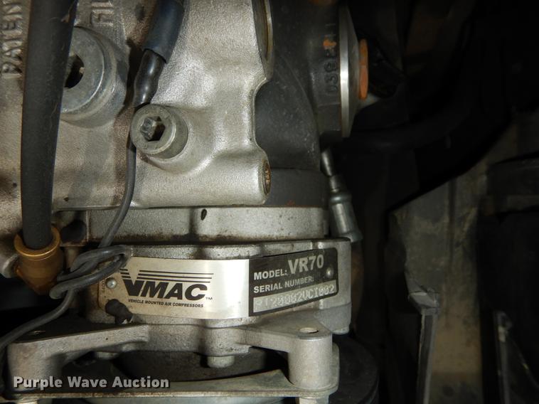 image for item DC0411 2002 Ford F550 Super Duty XL service truck with crane