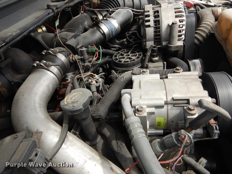 image for item DC0411 2002 Ford F550 Super Duty XL service truck with crane