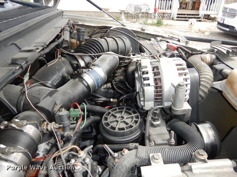 image for item DC0411 2002 Ford F550 Super Duty XL service truck with crane