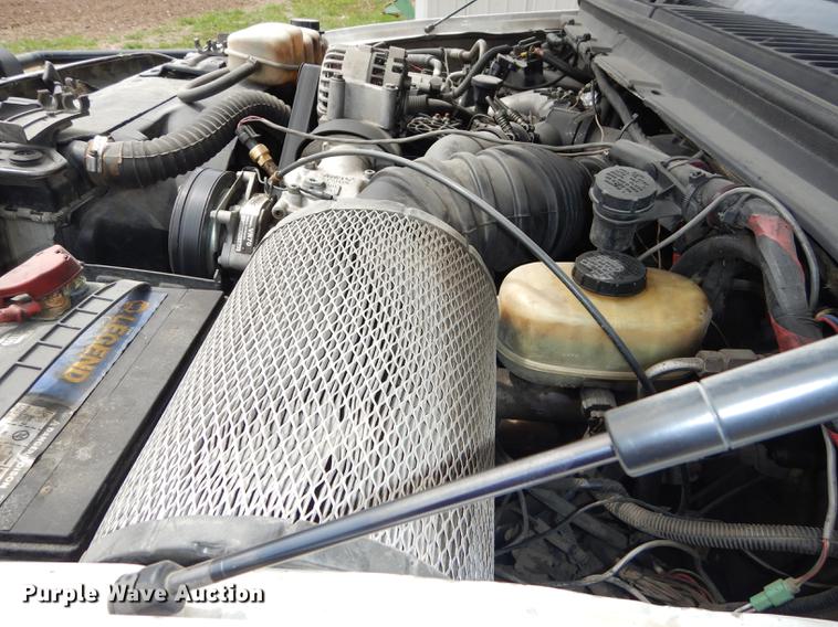 image for item DC0411 2002 Ford F550 Super Duty XL service truck with crane