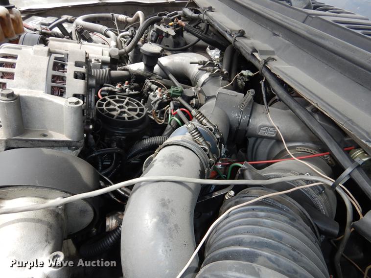 image for item DC0411 2002 Ford F550 Super Duty XL service truck with crane