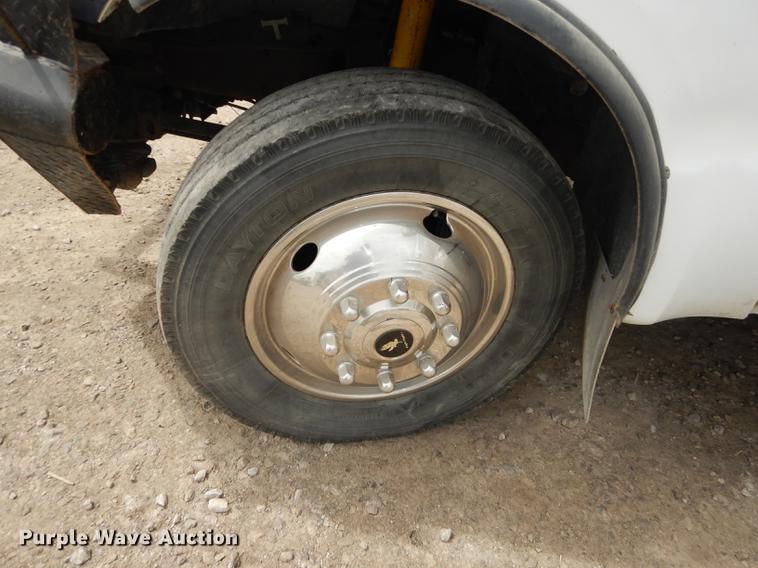 image for item DC0411 2002 Ford F550 Super Duty XL service truck with crane