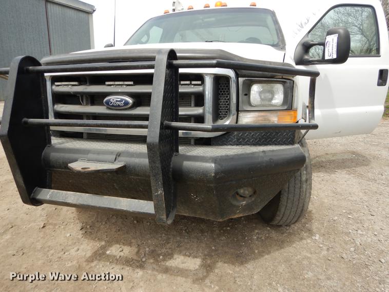 image for item DC0411 2002 Ford F550 Super Duty XL service truck with crane