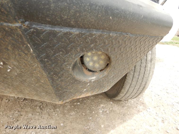 image for item DC0411 2002 Ford F550 Super Duty XL service truck with crane