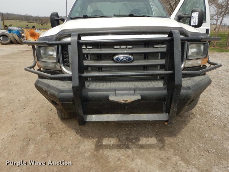 image for item DC0411 2002 Ford F550 Super Duty XL service truck with crane