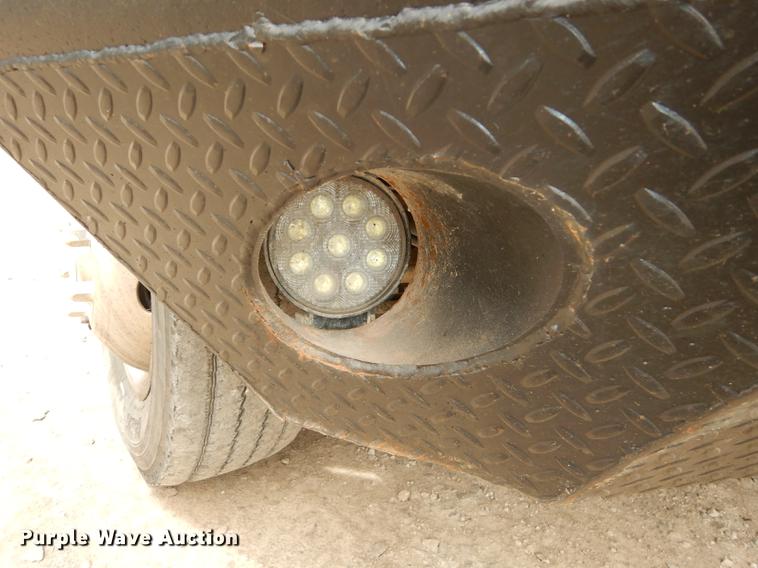 image for item DC0411 2002 Ford F550 Super Duty XL service truck with crane