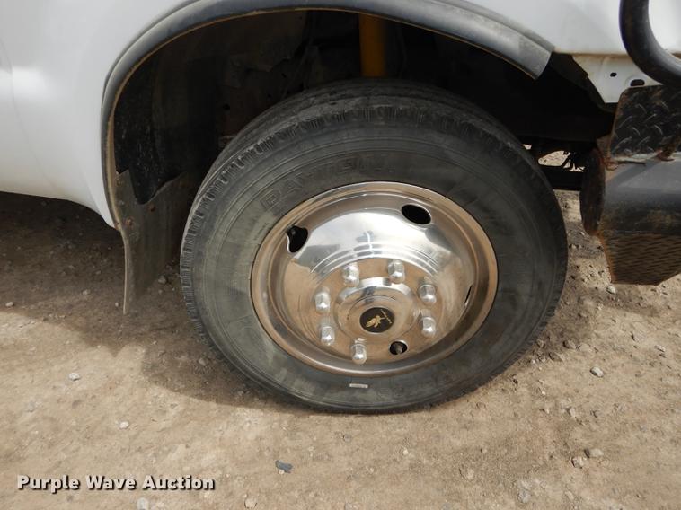 image for item DC0411 2002 Ford F550 Super Duty XL service truck with crane