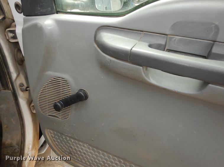 image for item DC0411 2002 Ford F550 Super Duty XL service truck with crane