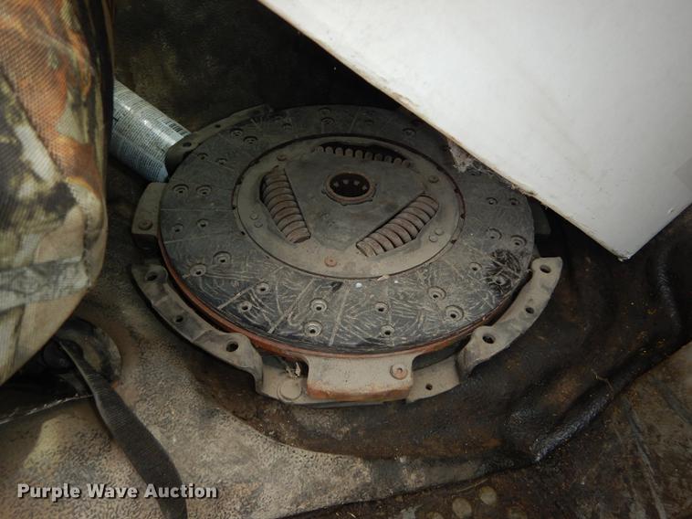 image for item DC0411 2002 Ford F550 Super Duty XL service truck with crane