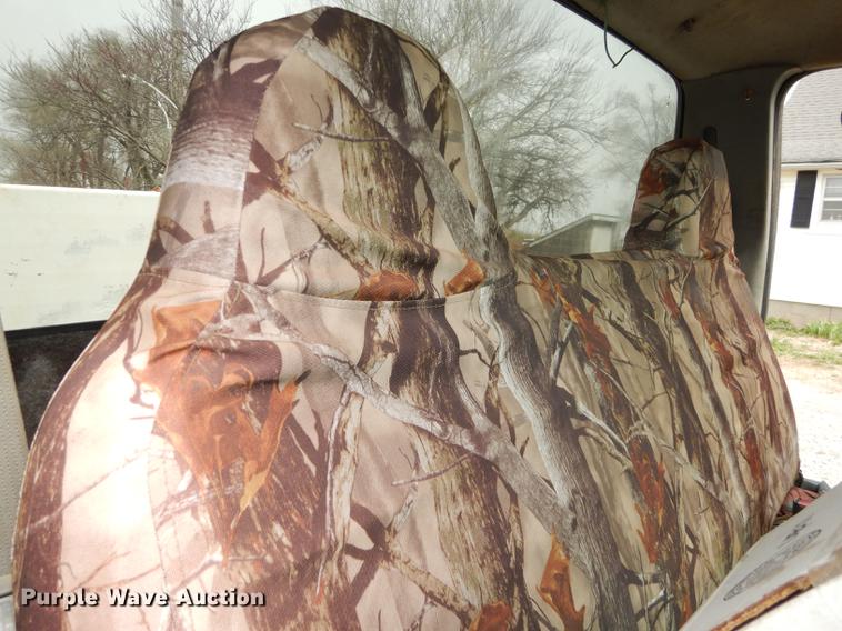 image for item DC0411 2002 Ford F550 Super Duty XL service truck with crane