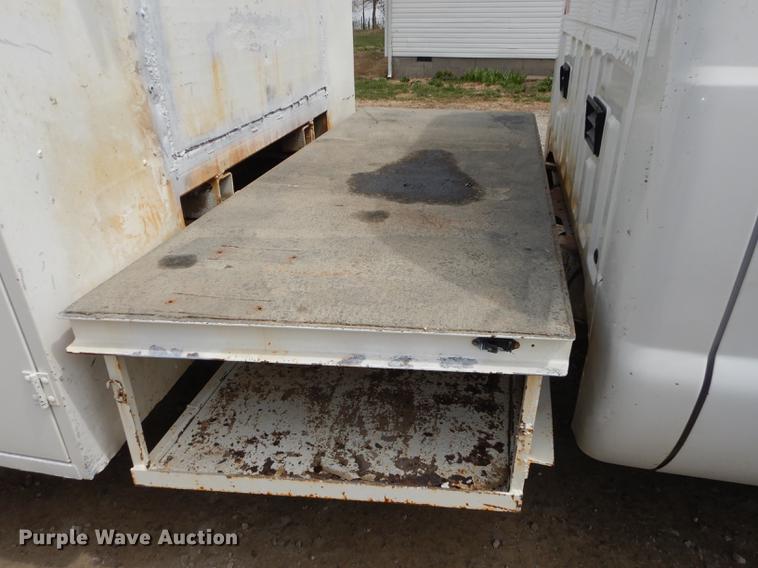 image for item DC0411 2002 Ford F550 Super Duty XL service truck with crane