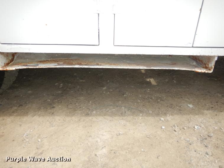 image for item DC0411 2002 Ford F550 Super Duty XL service truck with crane