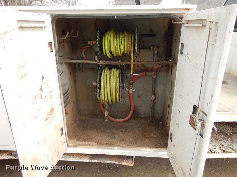 image for item DC0411 2002 Ford F550 Super Duty XL service truck with crane