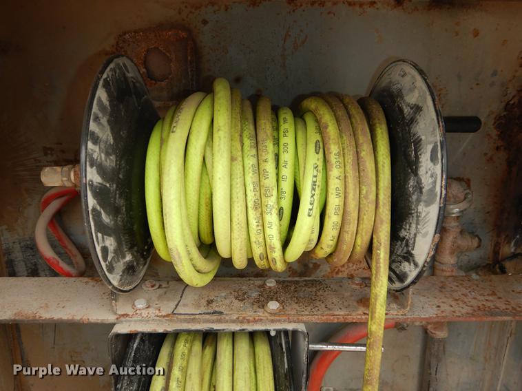 image for item DC0411 2002 Ford F550 Super Duty XL service truck with crane