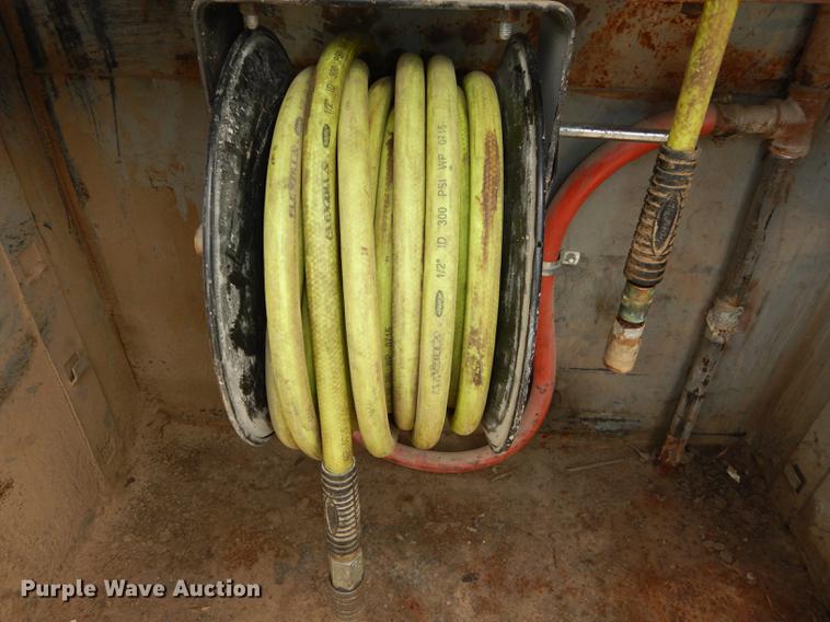 image for item DC0411 2002 Ford F550 Super Duty XL service truck with crane