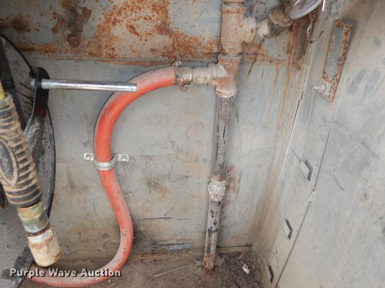 image for item DC0411 2002 Ford F550 Super Duty XL service truck with crane