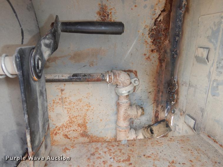 image for item DC0411 2002 Ford F550 Super Duty XL service truck with crane