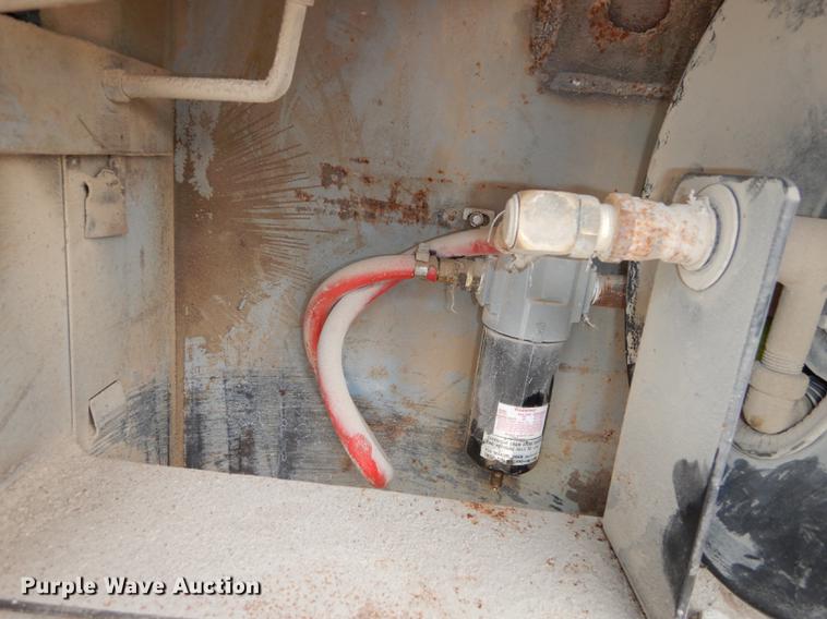 image for item DC0411 2002 Ford F550 Super Duty XL service truck with crane