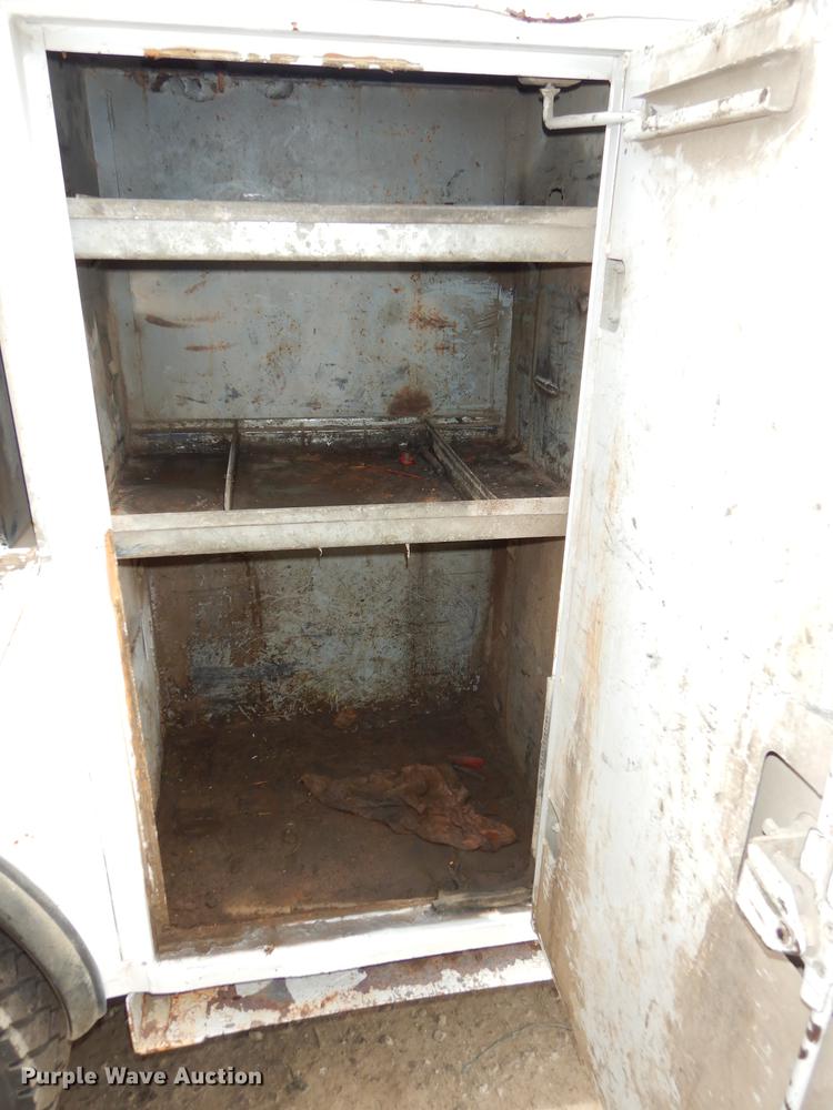 image for item DC0411 2002 Ford F550 Super Duty XL service truck with crane