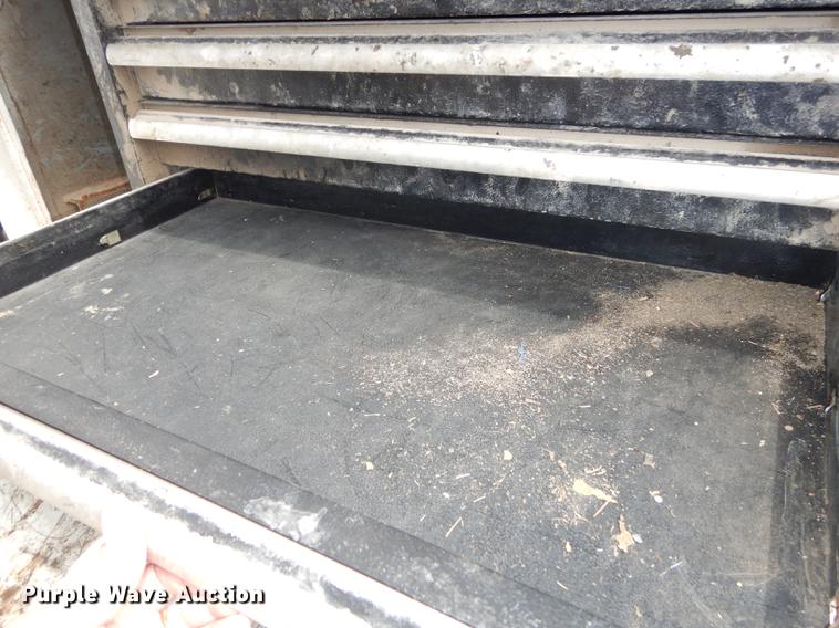 image for item DC0411 2002 Ford F550 Super Duty XL service truck with crane