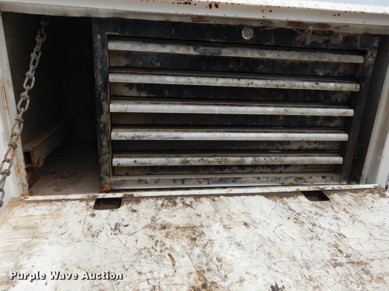 image for item DC0411 2002 Ford F550 Super Duty XL service truck with crane