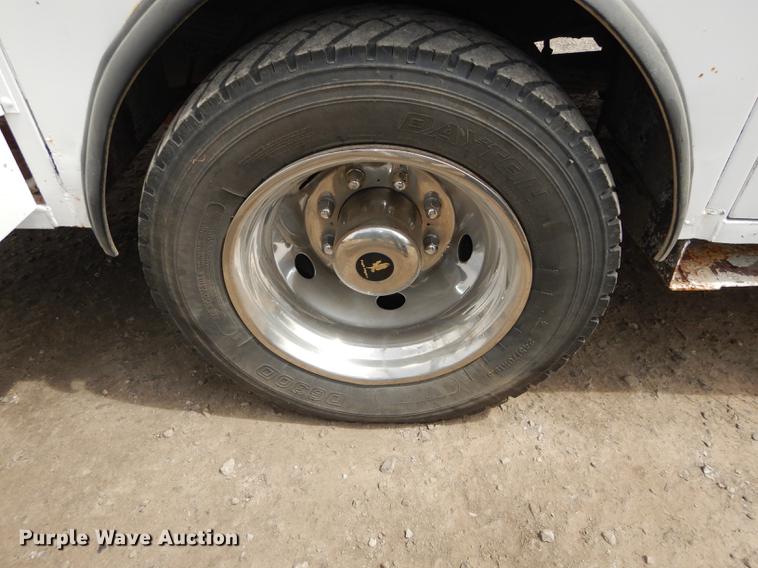 image for item DC0411 2002 Ford F550 Super Duty XL service truck with crane