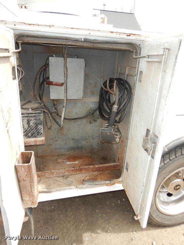 image for item DC0411 2002 Ford F550 Super Duty XL service truck with crane