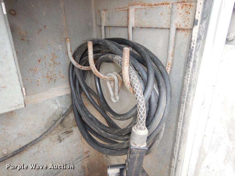 image for item DC0411 2002 Ford F550 Super Duty XL service truck with crane