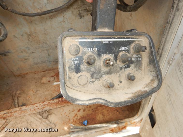 image for item DC0411 2002 Ford F550 Super Duty XL service truck with crane