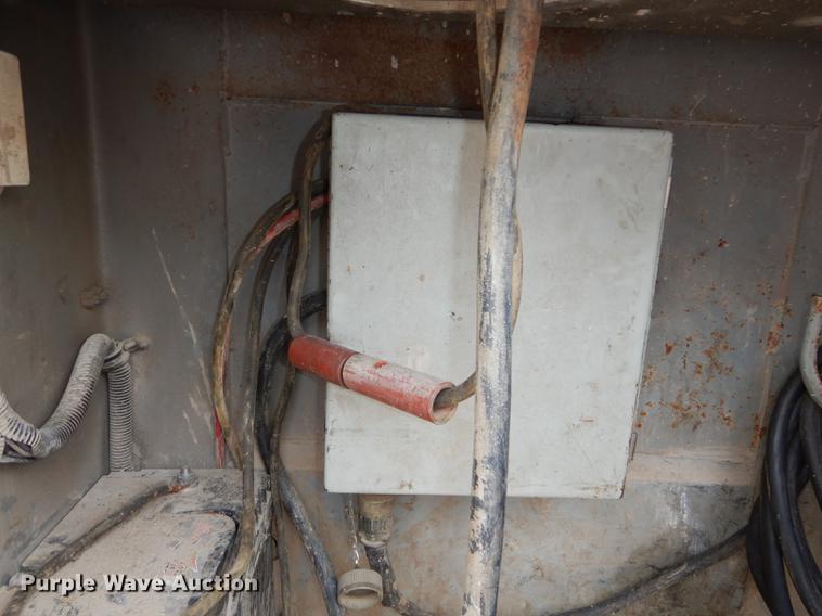 image for item DC0411 2002 Ford F550 Super Duty XL service truck with crane