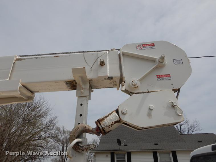 image for item DC0411 2002 Ford F550 Super Duty XL service truck with crane