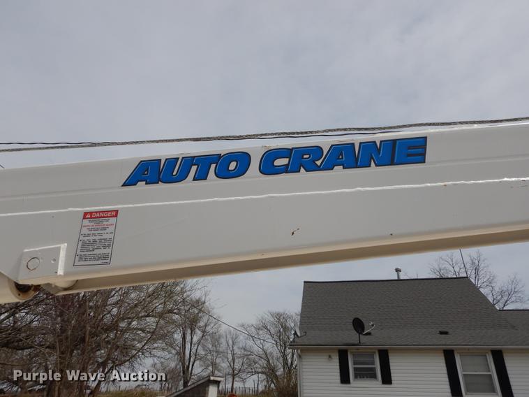 image for item DC0411 2002 Ford F550 Super Duty XL service truck with crane