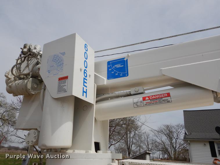 image for item DC0411 2002 Ford F550 Super Duty XL service truck with crane