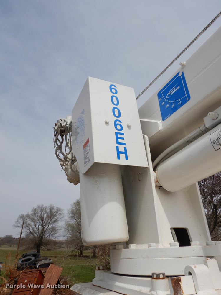 image for item DC0411 2002 Ford F550 Super Duty XL service truck with crane