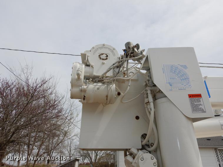 image for item DC0411 2002 Ford F550 Super Duty XL service truck with crane