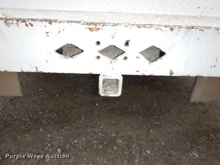 image for item DC0411 2002 Ford F550 Super Duty XL service truck with crane