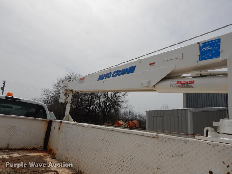 image for item DC0411 2002 Ford F550 Super Duty XL service truck with crane