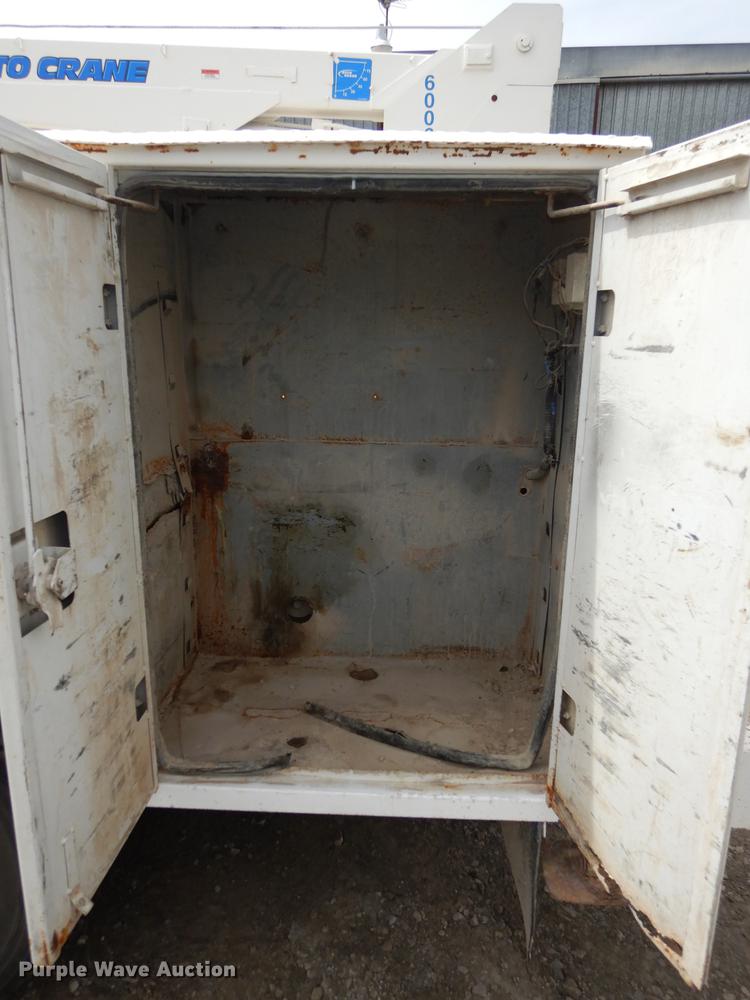 image for item DC0411 2002 Ford F550 Super Duty XL service truck with crane