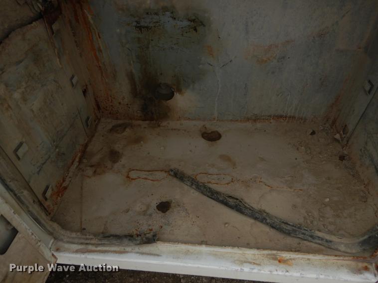 image for item DC0411 2002 Ford F550 Super Duty XL service truck with crane