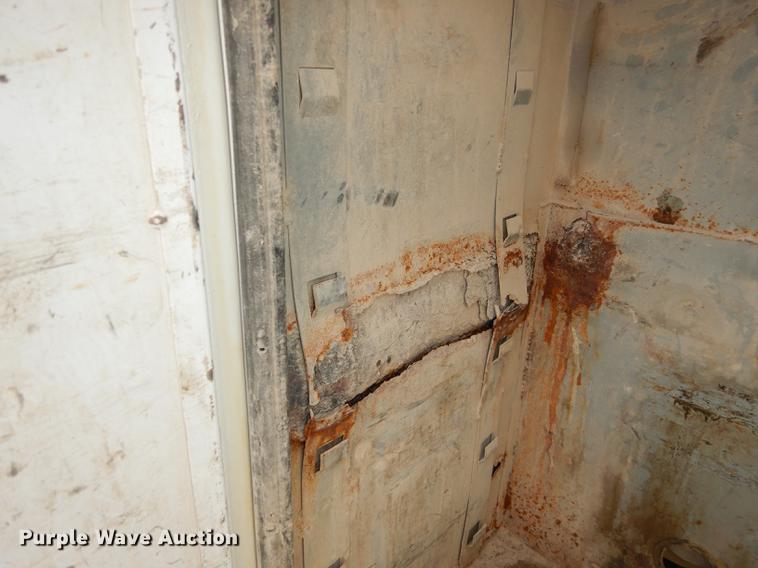 image for item DC0411 2002 Ford F550 Super Duty XL service truck with crane