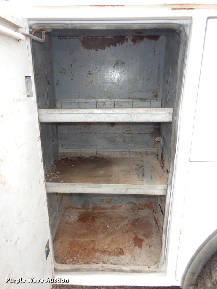 image for item DC0411 2002 Ford F550 Super Duty XL service truck with crane