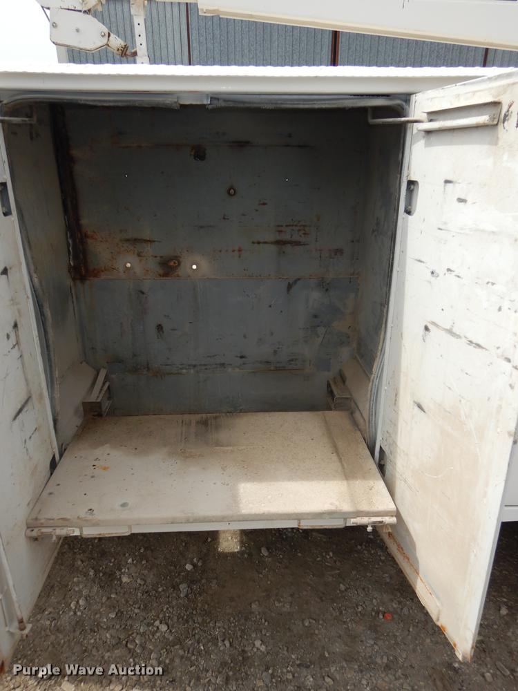 image for item DC0411 2002 Ford F550 Super Duty XL service truck with crane