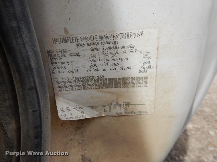 image for item DC0411 2002 Ford F550 Super Duty XL service truck with crane