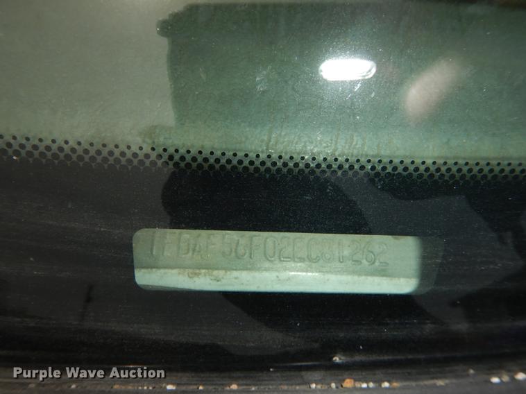 image for item DC0411 2002 Ford F550 Super Duty XL service truck with crane