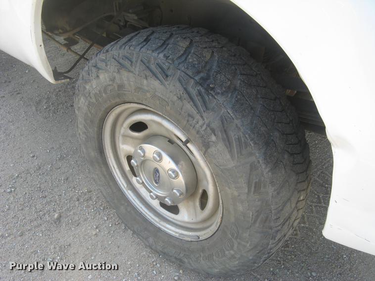 image for item DC2303 2013 Ford F350 Super Duty XL Crew Cab pickup truck