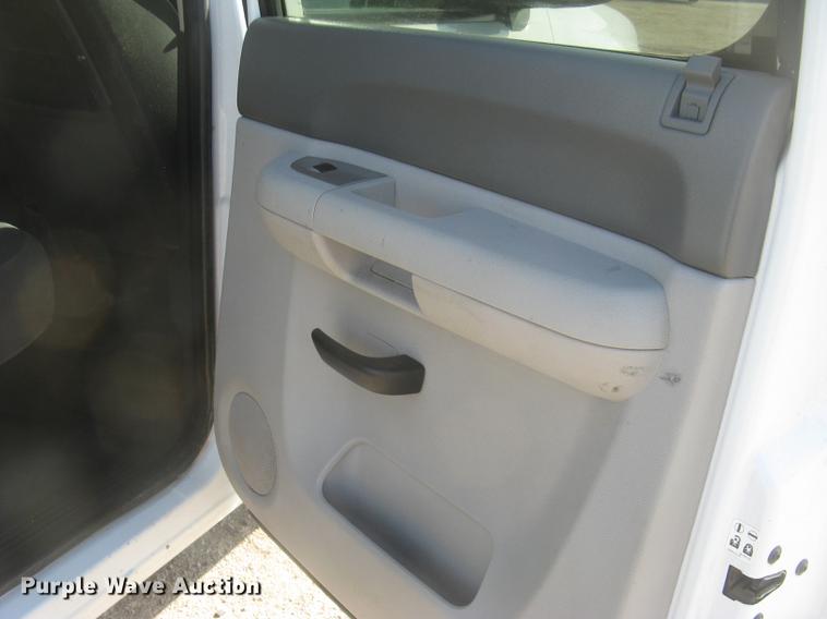 image for item DC2304 2010 GMC Sierra 1500 Crew Cab pickup truck