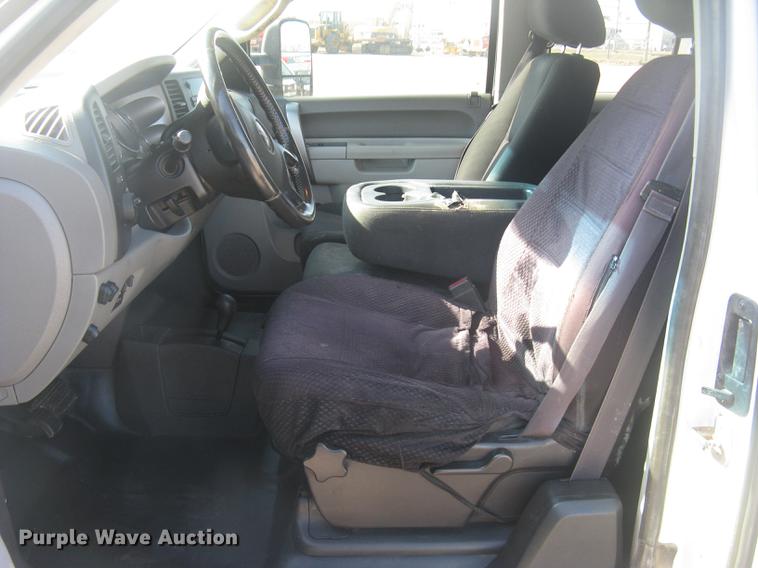 image for item DC2305 2012 GMC Sierra 2500HD Ext. Cab pickup truck