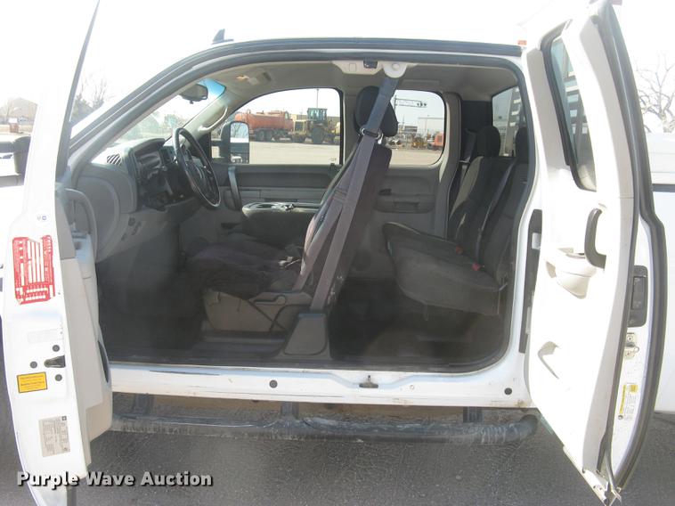 image for item DC2305 2012 GMC Sierra 2500HD Ext. Cab pickup truck
