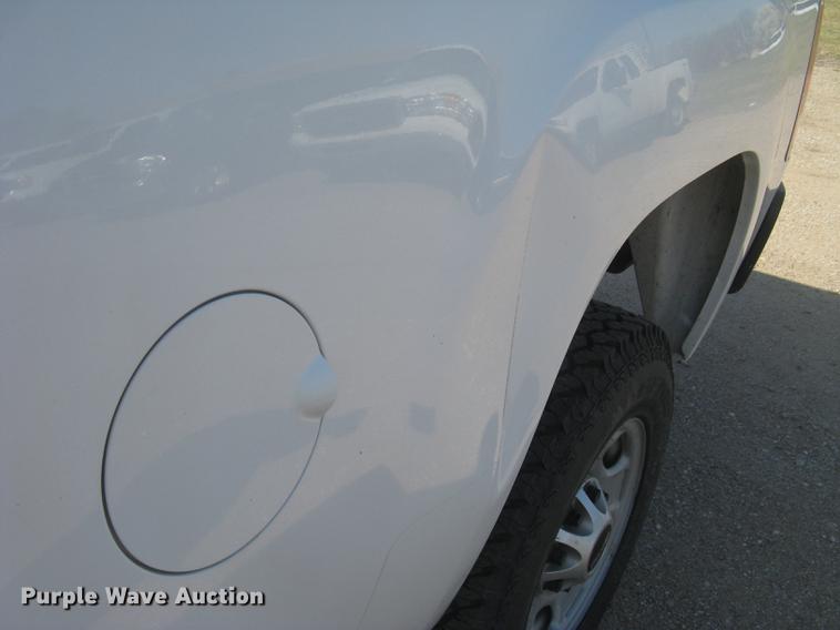 image for item DC2305 2012 GMC Sierra 2500HD Ext. Cab pickup truck