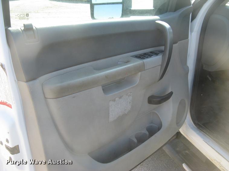 image for item DC2306 2013 GMC Sierra 2500HD Ext. Cab pickup truck